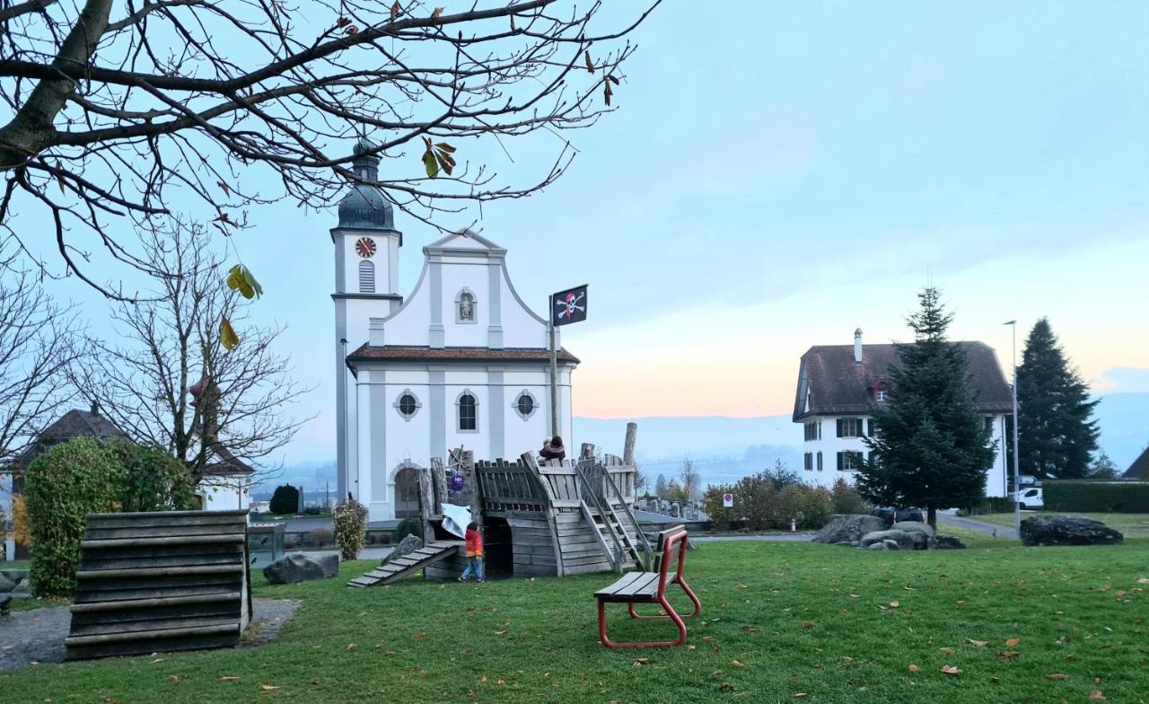 Familiy & Kids Suite Im Herzen Der Schweiz Dietwil Buitenkant foto